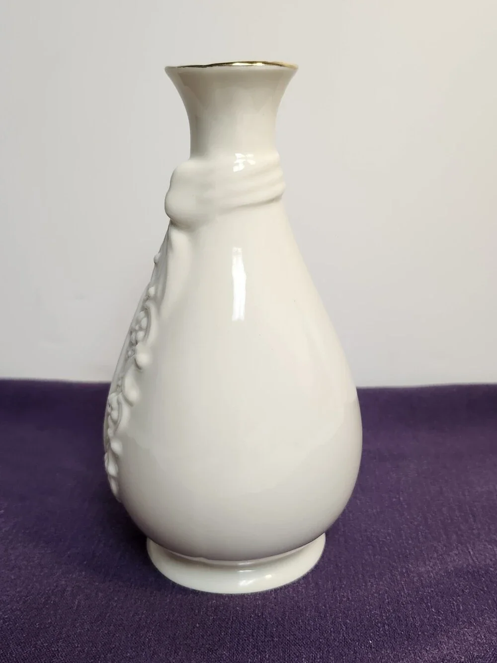 Royal Heritage Collection Porcelain Bud Vase
